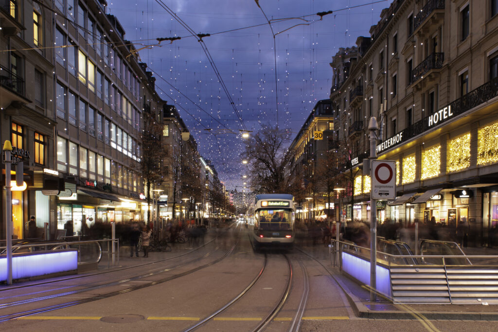 Aktuelles aus Zürich – Bahnhofstrasse mit Weihnachtsbeleuchtung